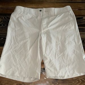 Men’s size 32 Callaway shorts.
